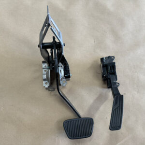 2010-2015 Chevrolet Camaro SS Automatic Brake Pedal Box Gas Pedal Electric
